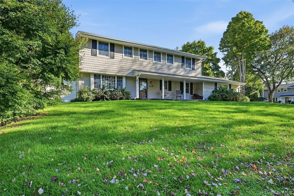 42 Marie Drive, Huntington, NY 11743 — photo 2
