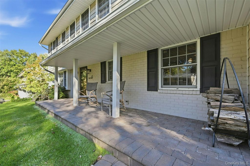 42 Marie Drive, Huntington, NY 11743 — photo 4