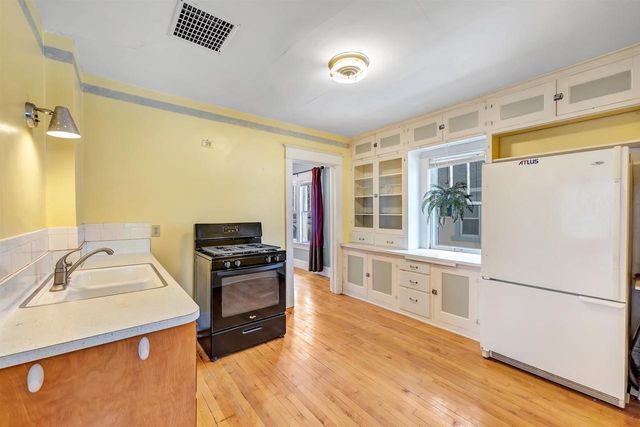 1516 CEDAR STREET, Green Bay, WI 54302