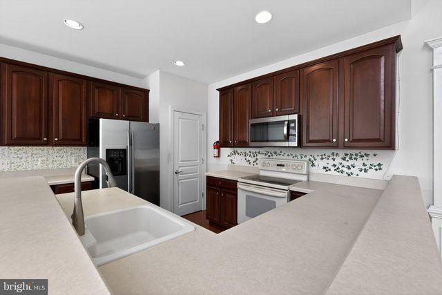 33 FESTIVAL DR, Voorhees, NJ 08043
