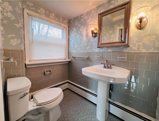 93 Grand View Drive, Warwick, RI 02886