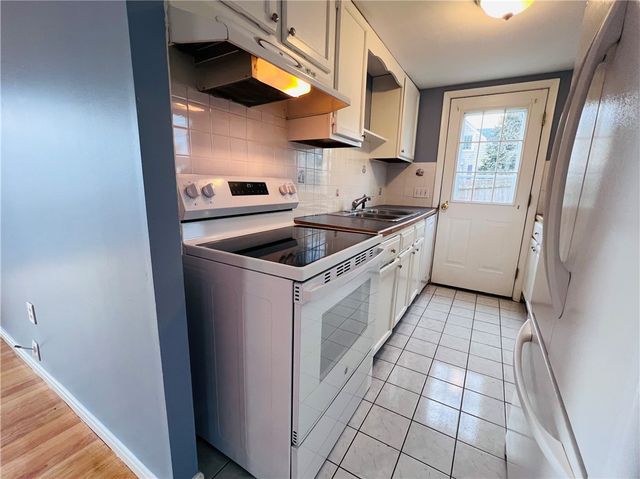 93 Grand View Drive, Warwick, RI 02886