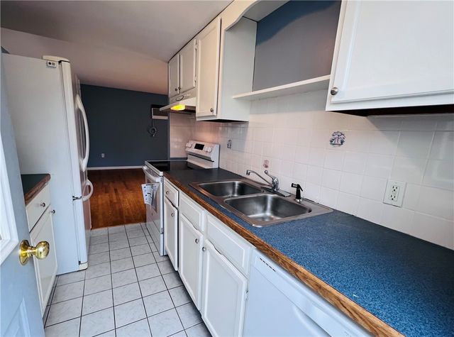 93 Grand View Drive, Warwick, RI 02886