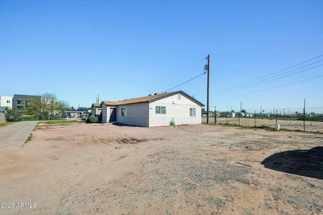 1344 E Pueblo Avenue, Phoenix, AZ 85040