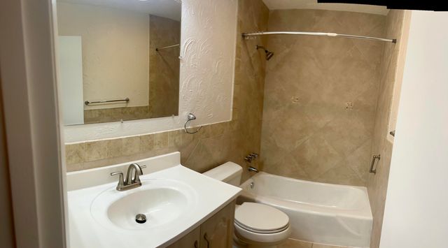 2302 Sunrise 3-201, Fort Pierce, FL 34949