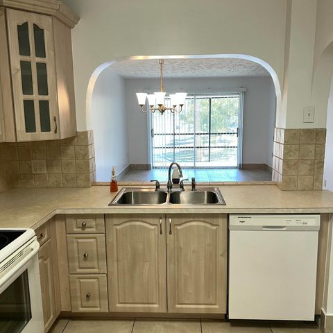 2302 Sunrise 3-201, Fort Pierce, FL 34949