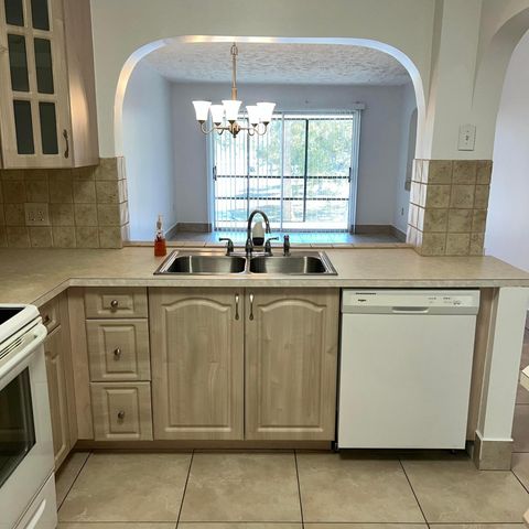 2302 Sunrise 3-201, Fort Pierce, FL 34949