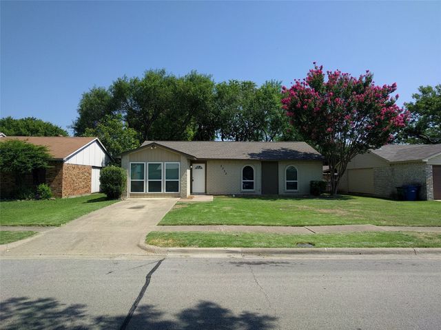 5333 Strickland Avenue, The Colony, TX 75056