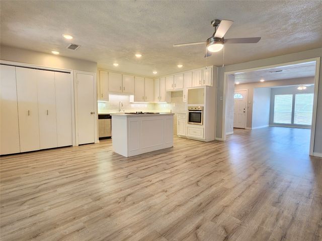 5333 Strickland Avenue, The Colony, TX 75056