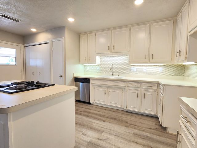 5333 Strickland Avenue, The Colony, TX 75056