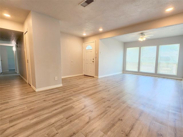 5333 Strickland Avenue, The Colony, TX 75056