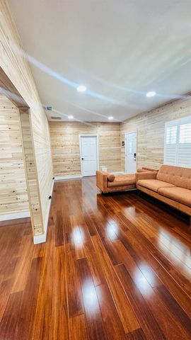 6804 BARRY ROAD, Tampa, FL 33634