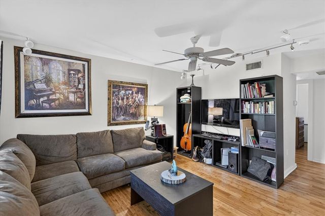 2200 Dickson DR 127, Austin, TX 78704