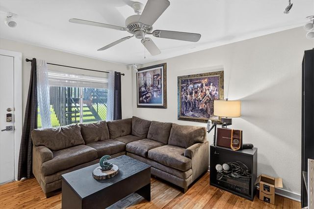 2200 Dickson DR 127, Austin, TX 78704