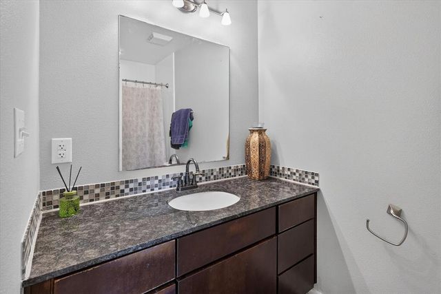 2200 Dickson DR 127, Austin, TX 78704