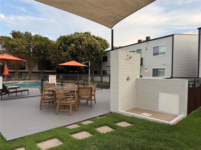 2200 Dickson DR 127, Austin, TX 78704