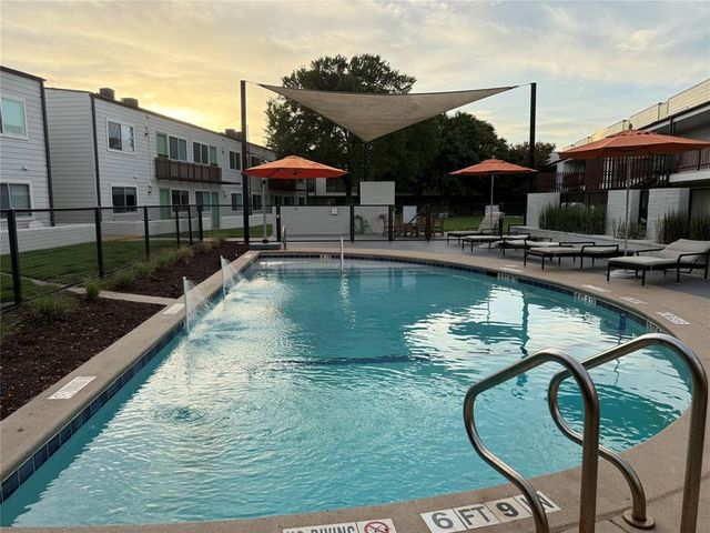 2200 Dickson DR 127, Austin, TX 78704