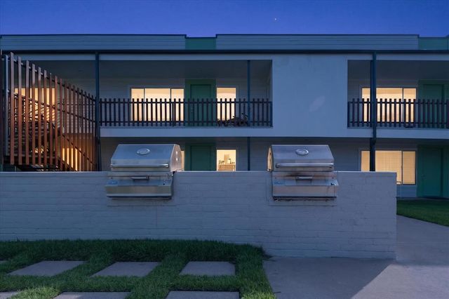 2200 Dickson DR 127, Austin, TX 78704