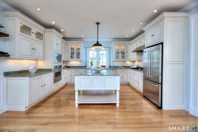 7 Heusted Drive, Greenwich, CT 06870