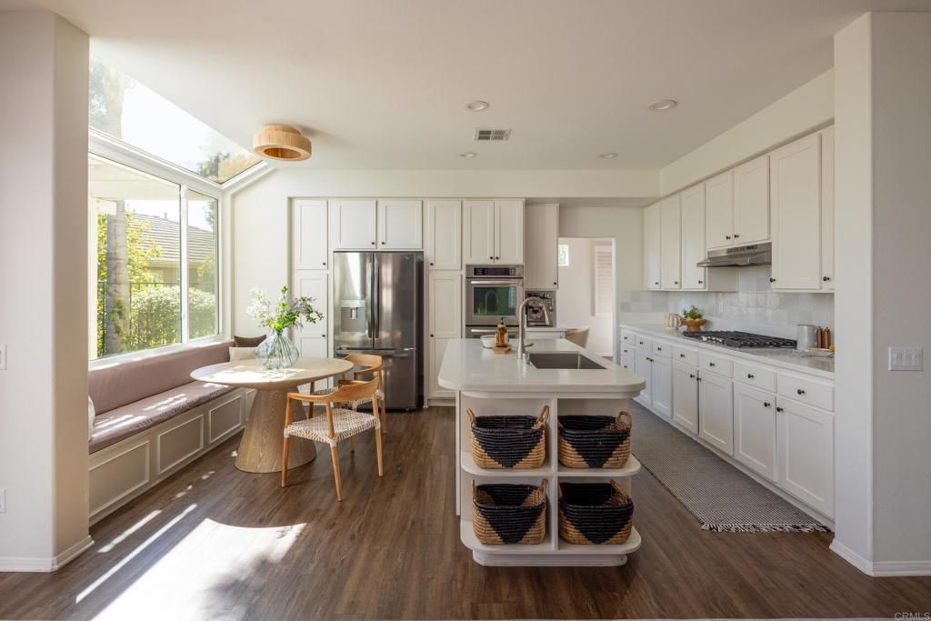 Image 5 of property listing at 2819 Avenida Valera, Carlsbad, CA 92009