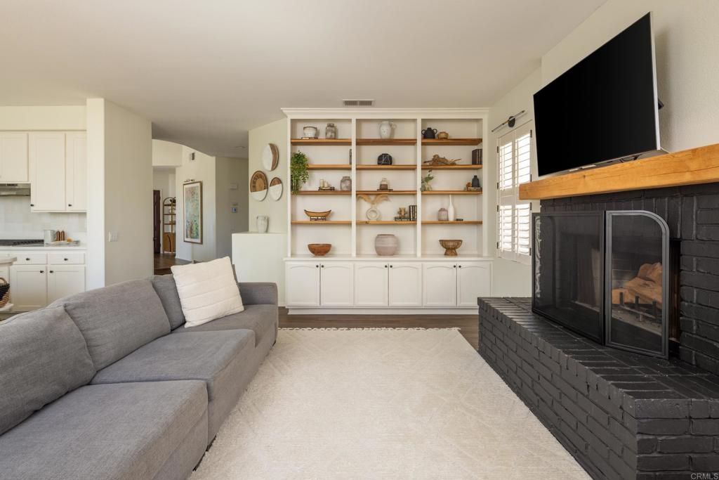 Image 9 of property listing at 2819 Avenida Valera, Carlsbad, CA 92009