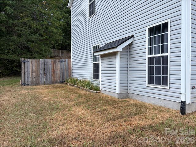 9541 Green Apple Drive, Charlotte, NC 28215
