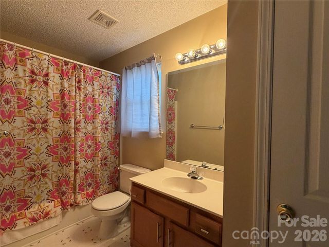 9541 Green Apple Drive, Charlotte, NC 28215