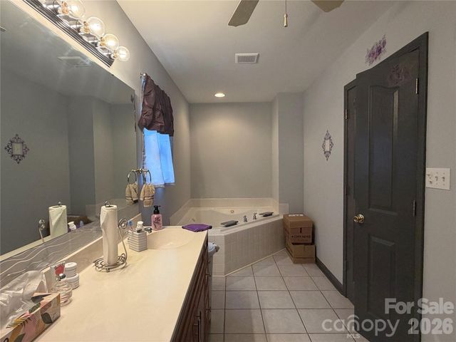 9541 Green Apple Drive, Charlotte, NC 28215