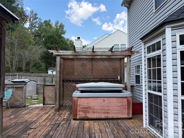 9541 Green Apple Drive, Charlotte, NC 28215