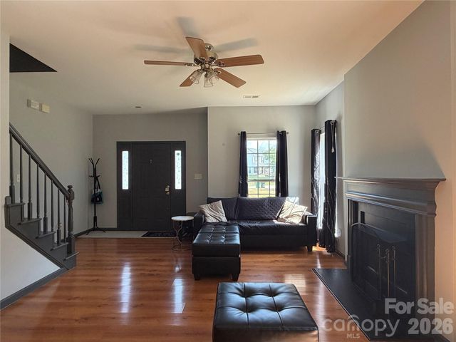 9541 Green Apple Drive, Charlotte, NC 28215