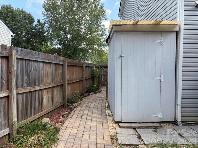 9541 Green Apple Drive, Charlotte, NC 28215