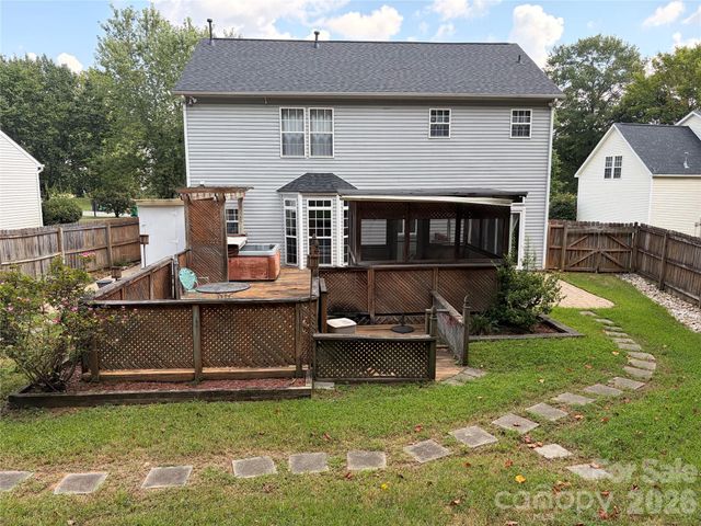 9541 Green Apple Drive, Charlotte, NC 28215