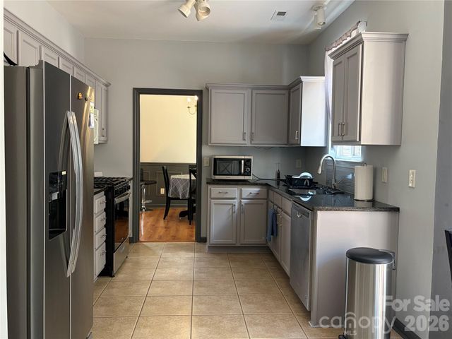 9541 Green Apple Drive, Charlotte, NC 28215