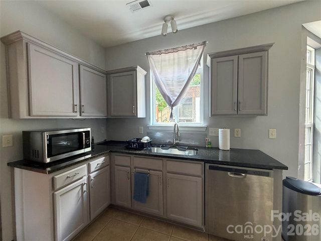 9541 Green Apple Drive, Charlotte, NC 28215