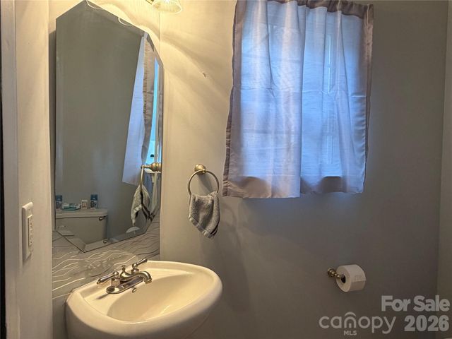 9541 Green Apple Drive, Charlotte, NC 28215