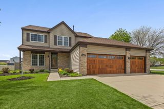 698 Juli Drive, South Elgin, IL 60177