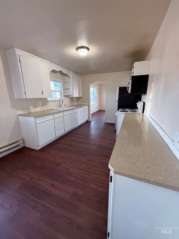 508 W 3rd Ave, Jerome, ID 83338