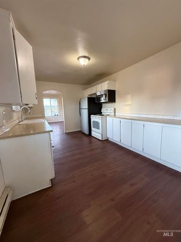 508 W 3rd Ave, Jerome, ID 83338