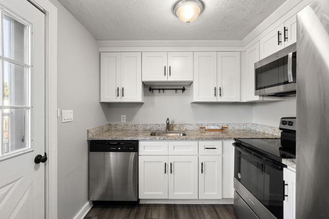 441 E Ashland St, Brockton, MA 02302