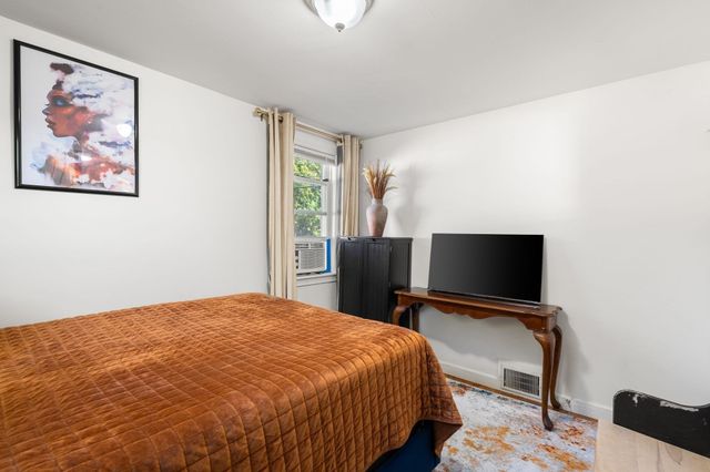 441 E Ashland St, Brockton, MA 02302