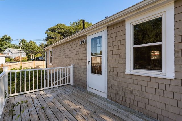 441 E Ashland St, Brockton, MA 02302