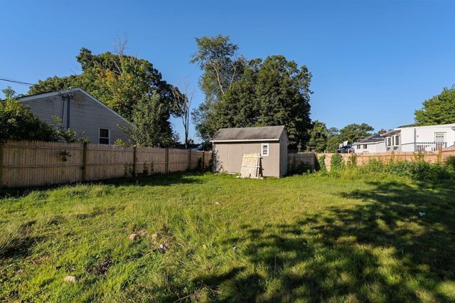 441 E Ashland St, Brockton, MA 02302