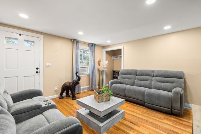 441 E Ashland St, Brockton, MA 02302