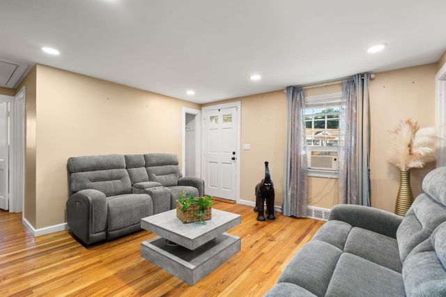 441 E Ashland St, Brockton, MA 02302