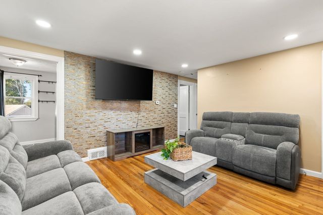 441 E Ashland St, Brockton, MA 02302
