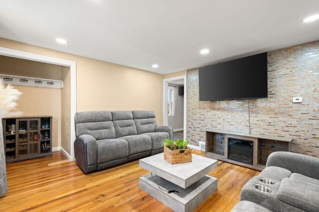 441 E Ashland St, Brockton, MA 02302