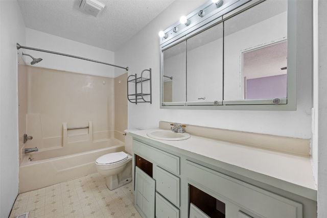 6301 Hillcrest, Cedar Rapids, IA 52404