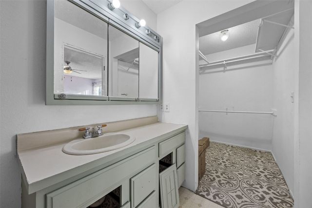 6301 Hillcrest, Cedar Rapids, IA 52404