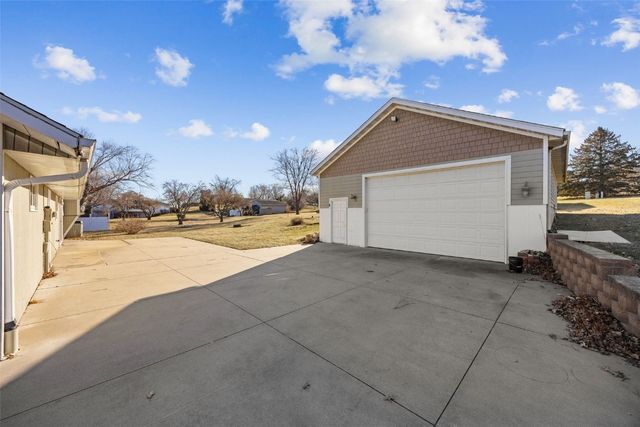 6301 Hillcrest, Cedar Rapids, IA 52404