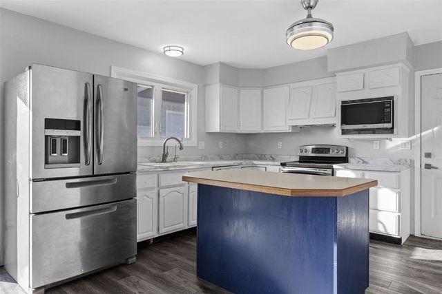 6301 Hillcrest, Cedar Rapids, IA 52404